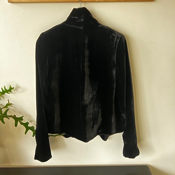 Velvet jacket by Cynthia - Picture 2 of 3